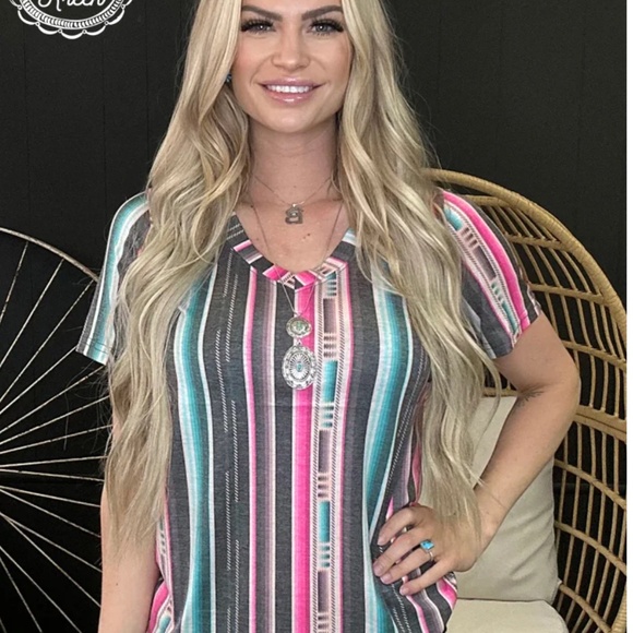 NWT Boutique Western Style SERAPE CITY HEART TOP Soft V Neck Tee - Picture 1 of 6